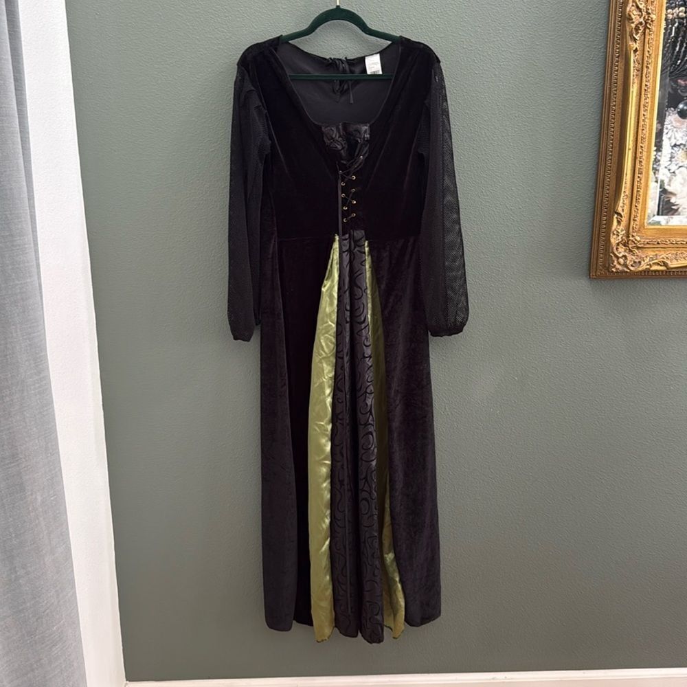 Adult Gothic Maiden Witch Sz S/M Fits Sz 2-8 Renaissance Costume